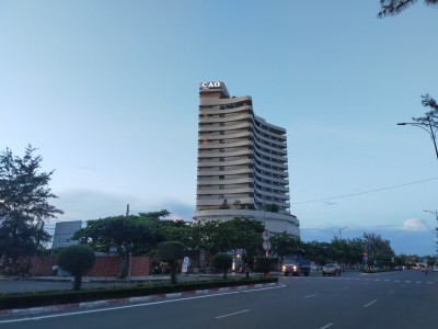Bán khách sạn Cao, Đường Thuỳ Vân, Vũng Tàu, đạt tiêu chuẩn 4 sao, vị trí đẹp nhất Bãi Sau. Giá bán : 400 tỷ.