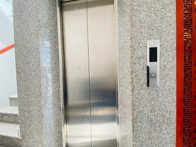 HXT 5 tầng thang máy Quận 10 - 51m2 8 PN kế HÀ ĐÔ CENTROSA 