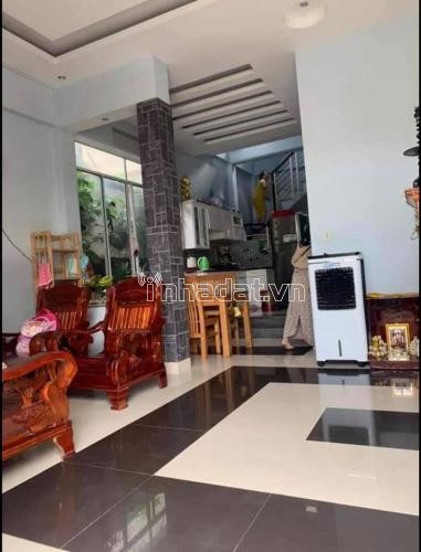 Nhà nằm cuối đường Nguyễn Lộ Trạch thông ra Chung cư Xuân Phú, Tố Hữu. Giá 3 Tỷ 8.
