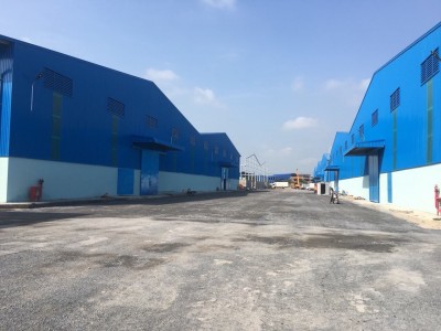 Bán kho xưởng xa lộ Hà Nội, Q9. Diện tích 7400 m2. Giá bán: 110 tỷ.