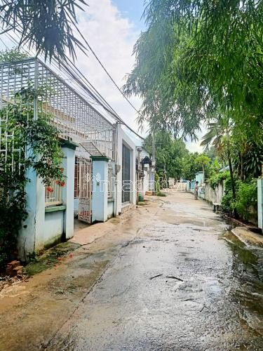 Bán nhà 1 lầu vị trị tốt mặt tiền số 18 đường 33 Nguyễn Xiển, Long Bình, Q9. Giá giảm còn 5 tỷ. 